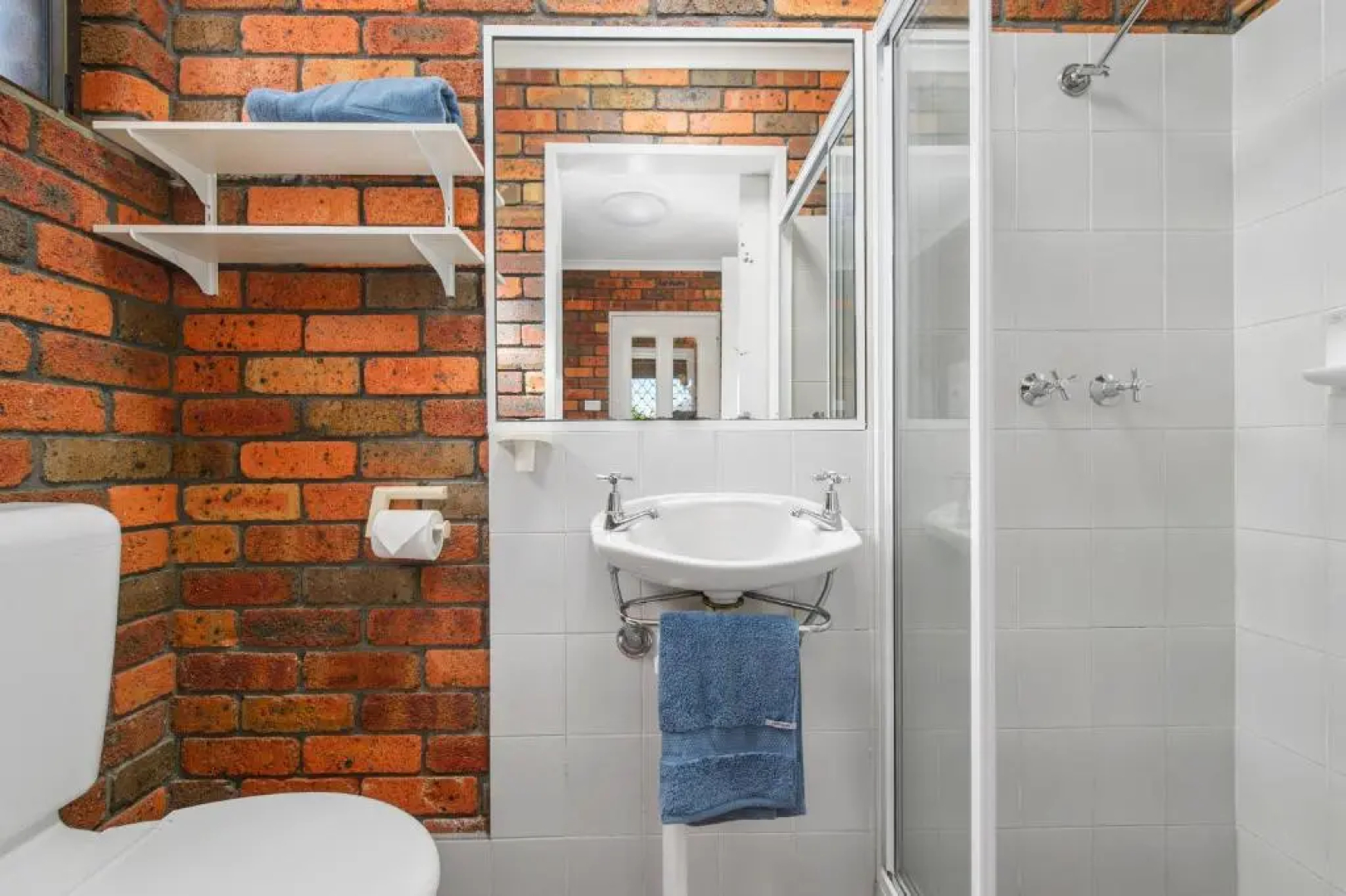 Punt House - riverfront home with ramp access