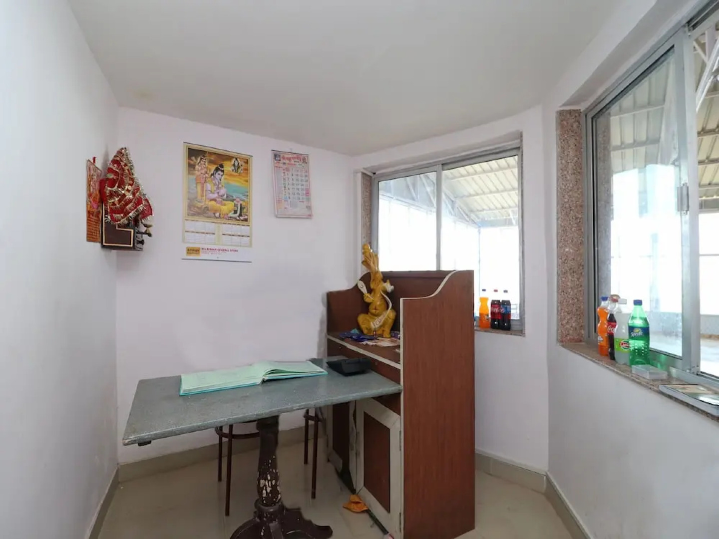 OYO Flagship 15022 Snow Point Inn