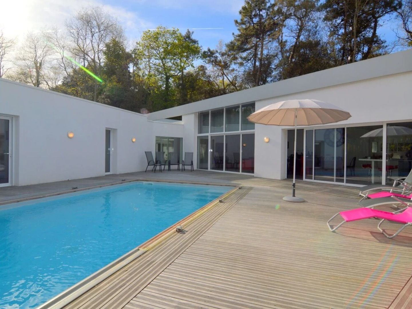 Villa With High-end Kitchen, Jacuzzi & Pool in Longeville sur mer