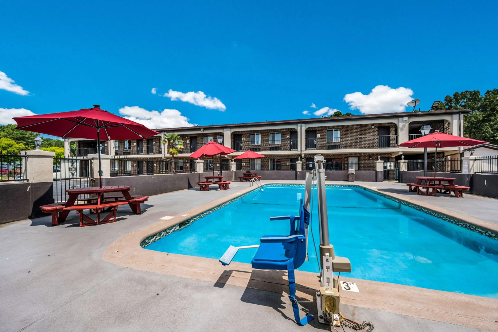 Econo Lodge Inn & Suites Huntsville University Area