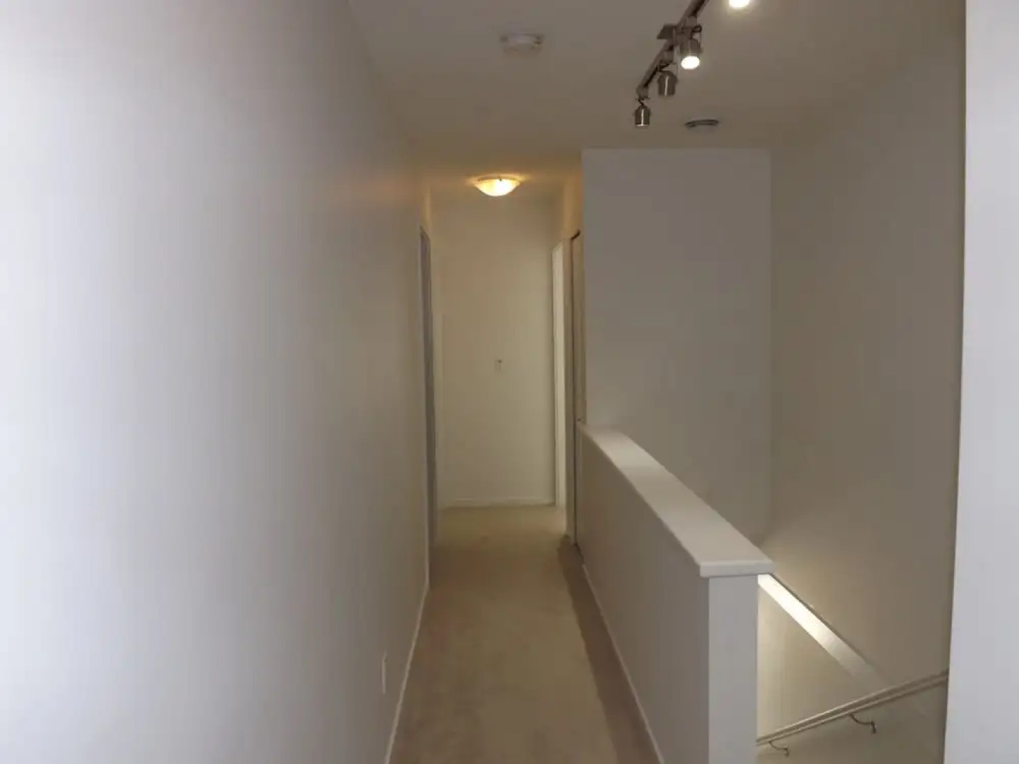 Welcome To Surrey Townhouse