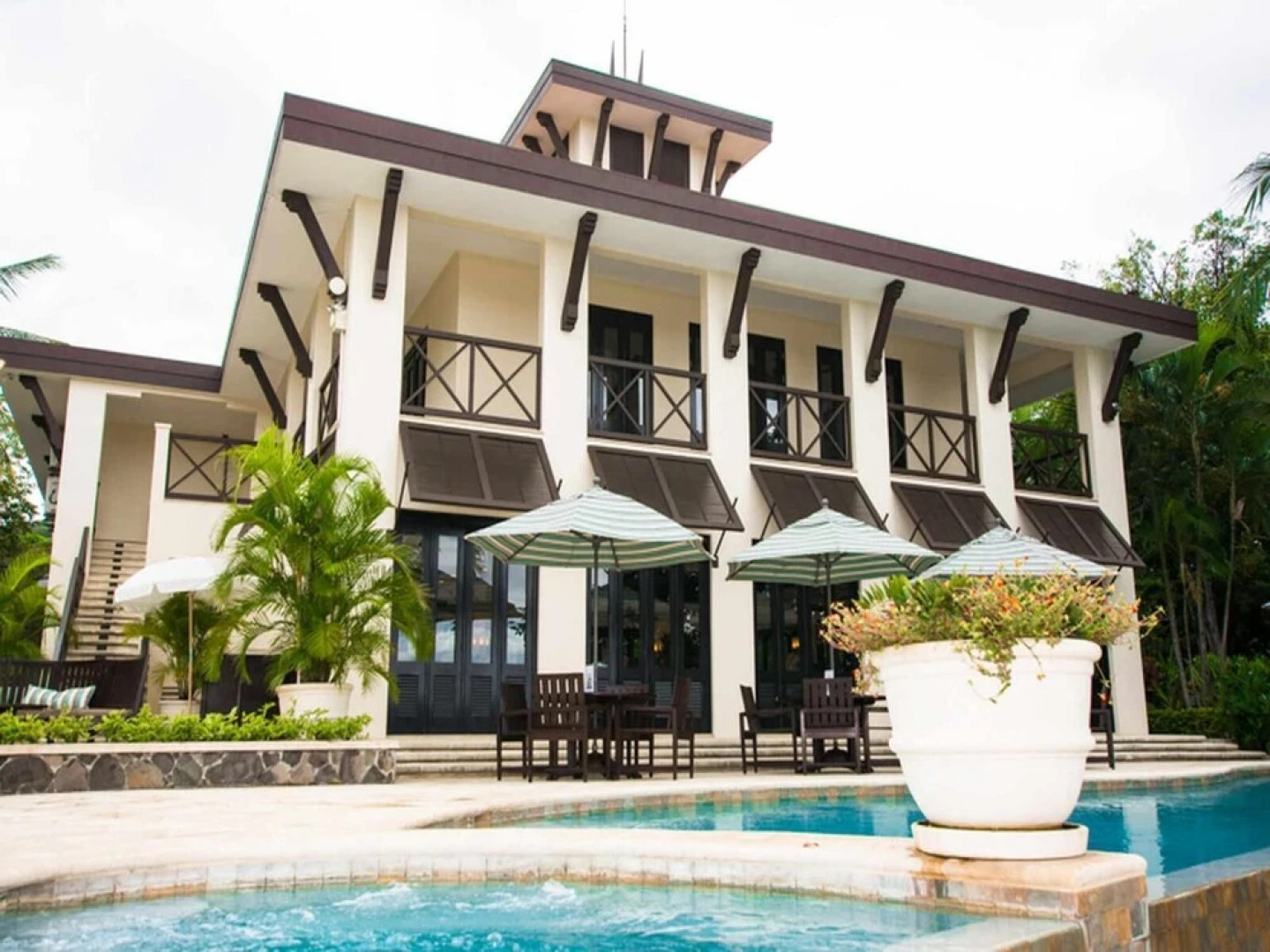 Classy artsy ocean-view unit near pool at Pacifico in Coco sleeps 6