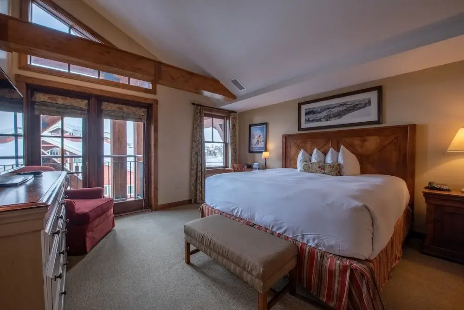 Top Floor 2 Bedroom In Mountaineer Square- Slopeside Condo - No Cleaning Fee! by RedAwning