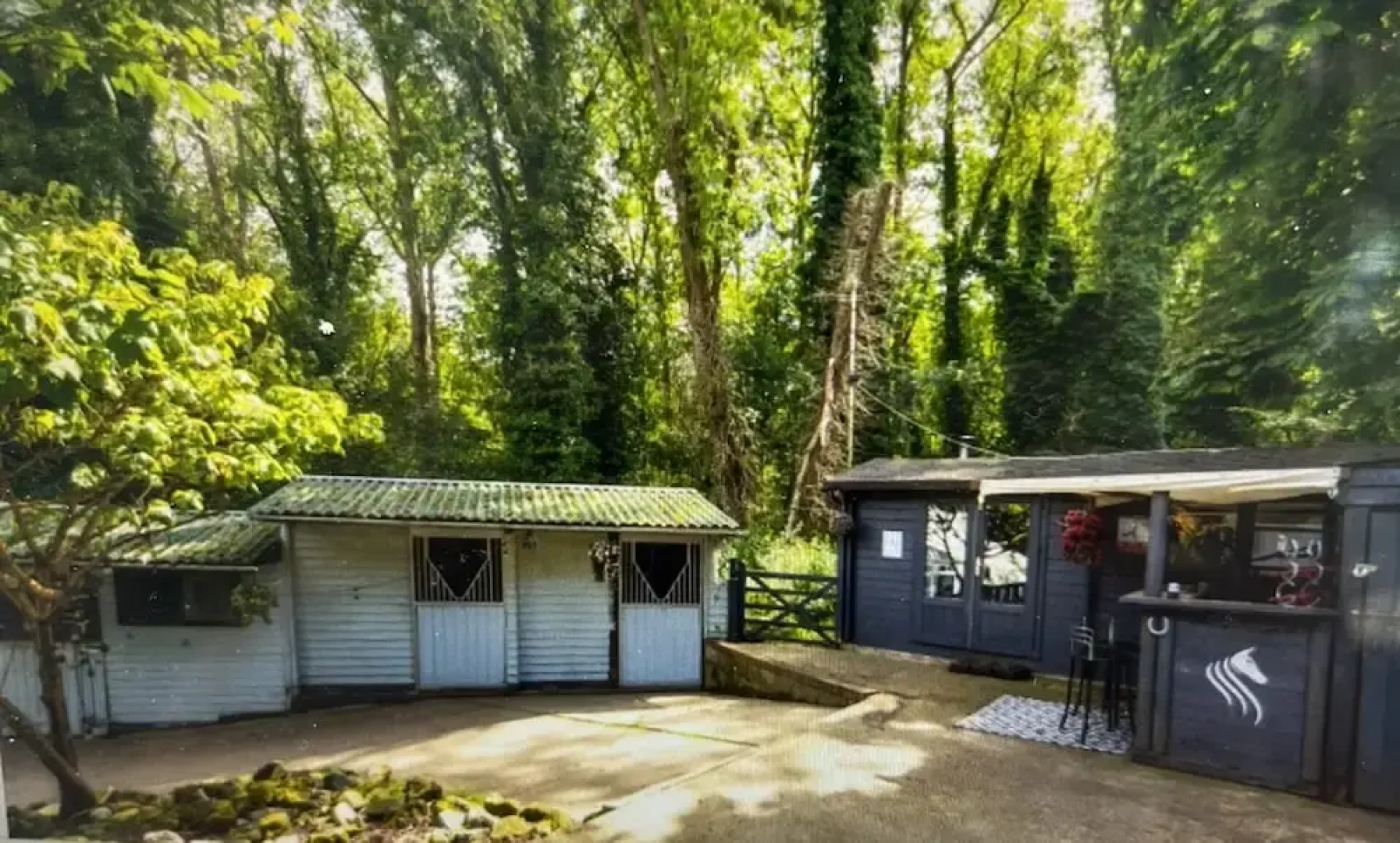 Beautiful 1-bed Secluded Cabin, With bar & Fire