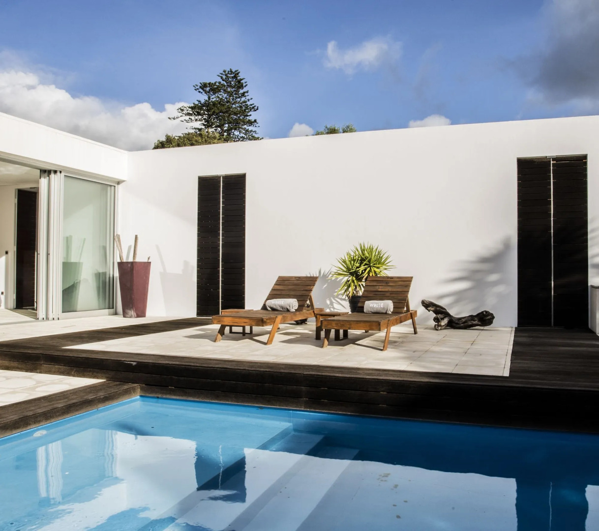 White Exclusive Suite & Villas