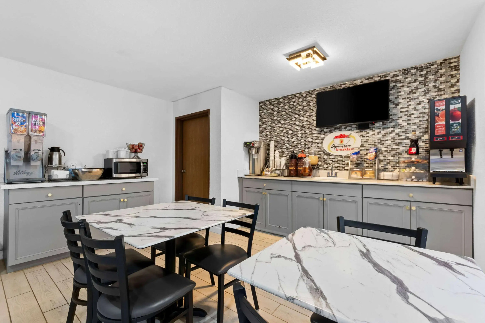 Super 8 by Wyndham Elizabethtown