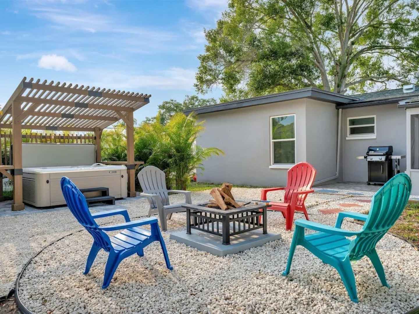 The Family Escape Hot Tub & BBQ near IRB