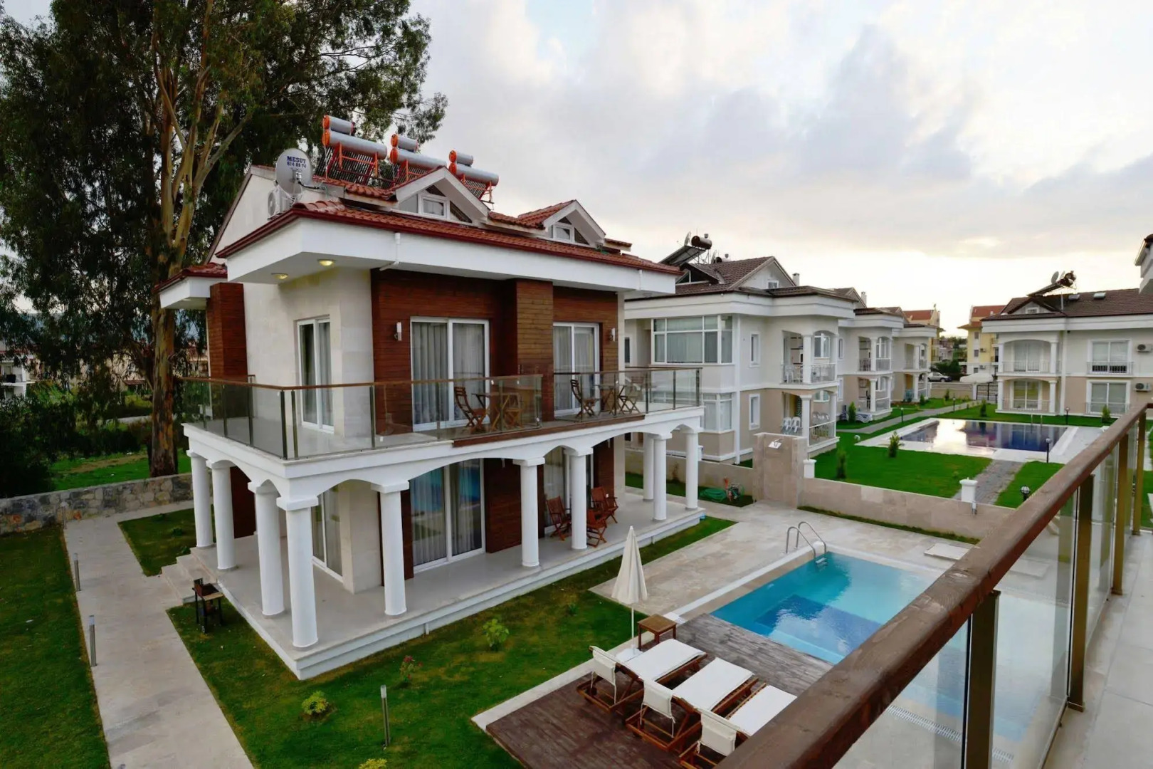 Lighthouse Natalia Aparts