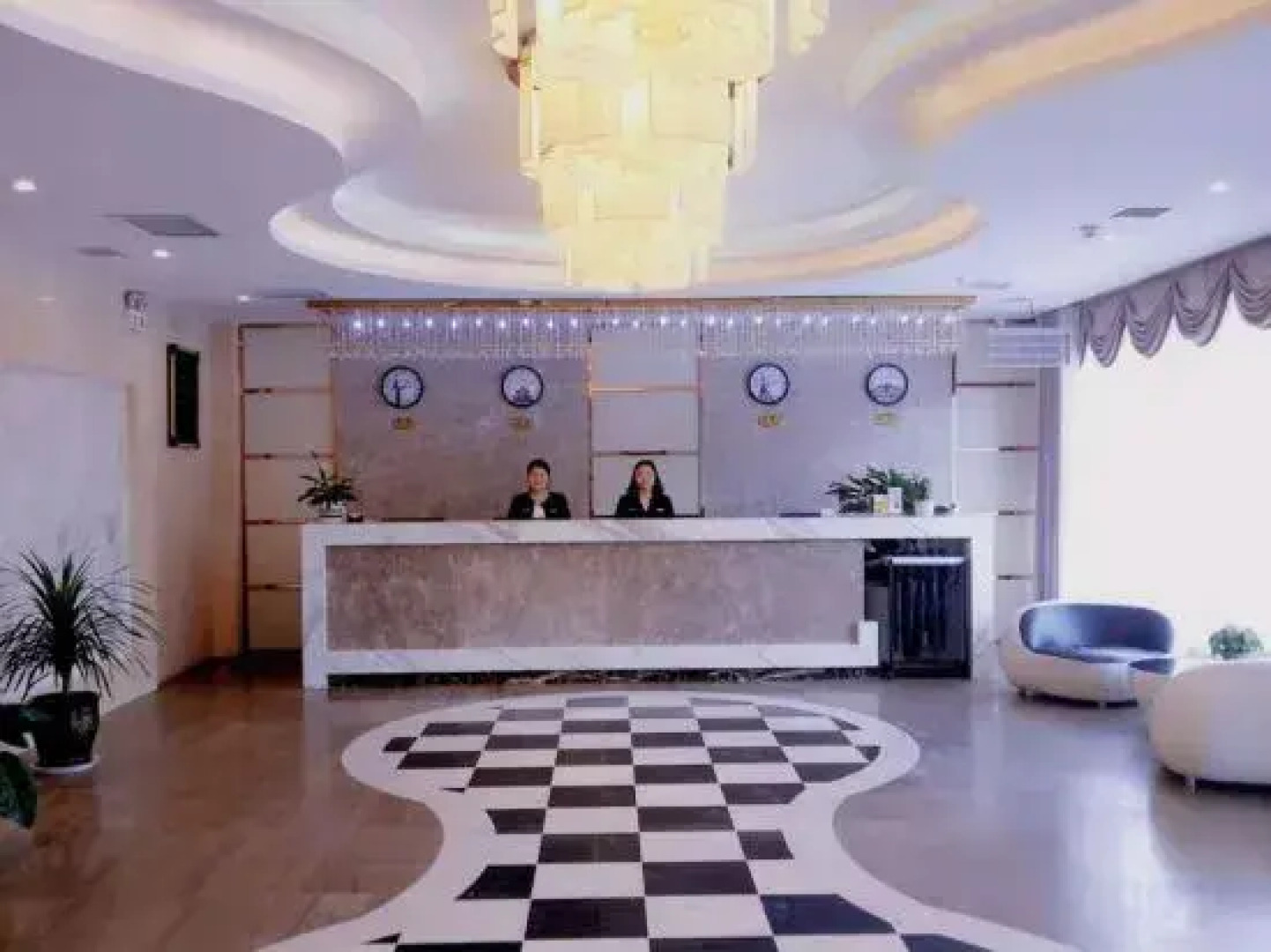 Danfeng Junlin World Theme Hotel