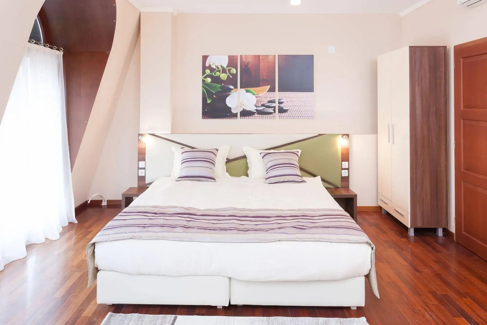 Modern Inn Boutique Hotel