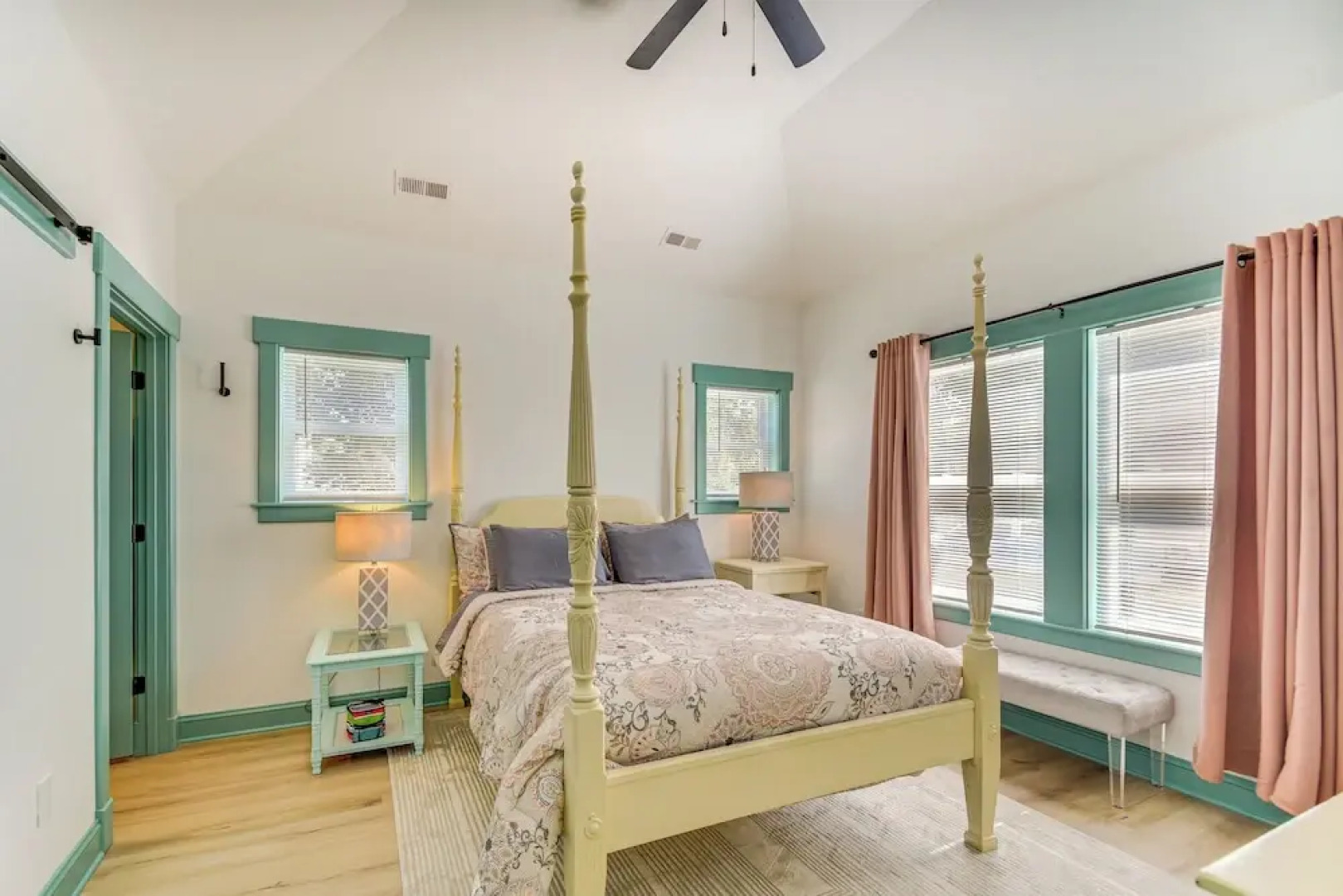 1 Mi to Dtwn Manteo: Dog-friendly Home w/ Deck