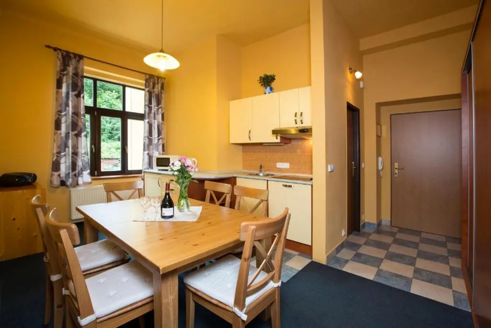 Yellow Ski Apartments