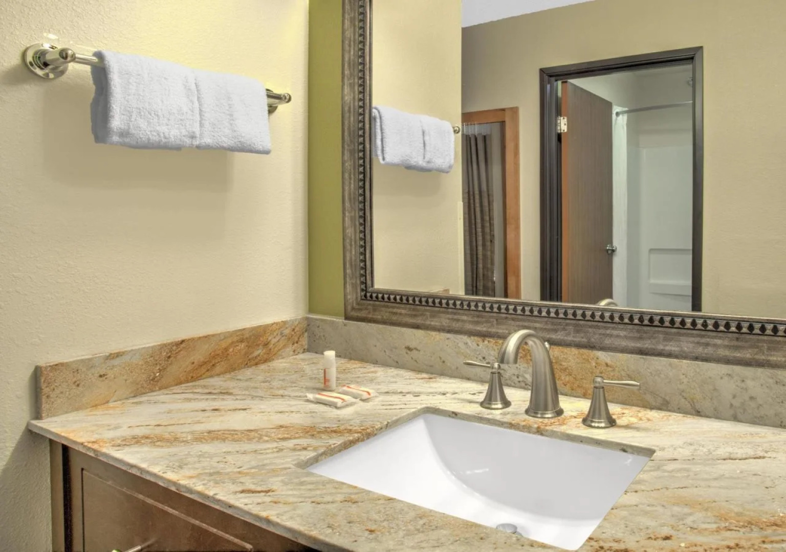 Slackline Moab, Outset Collection by Hilton