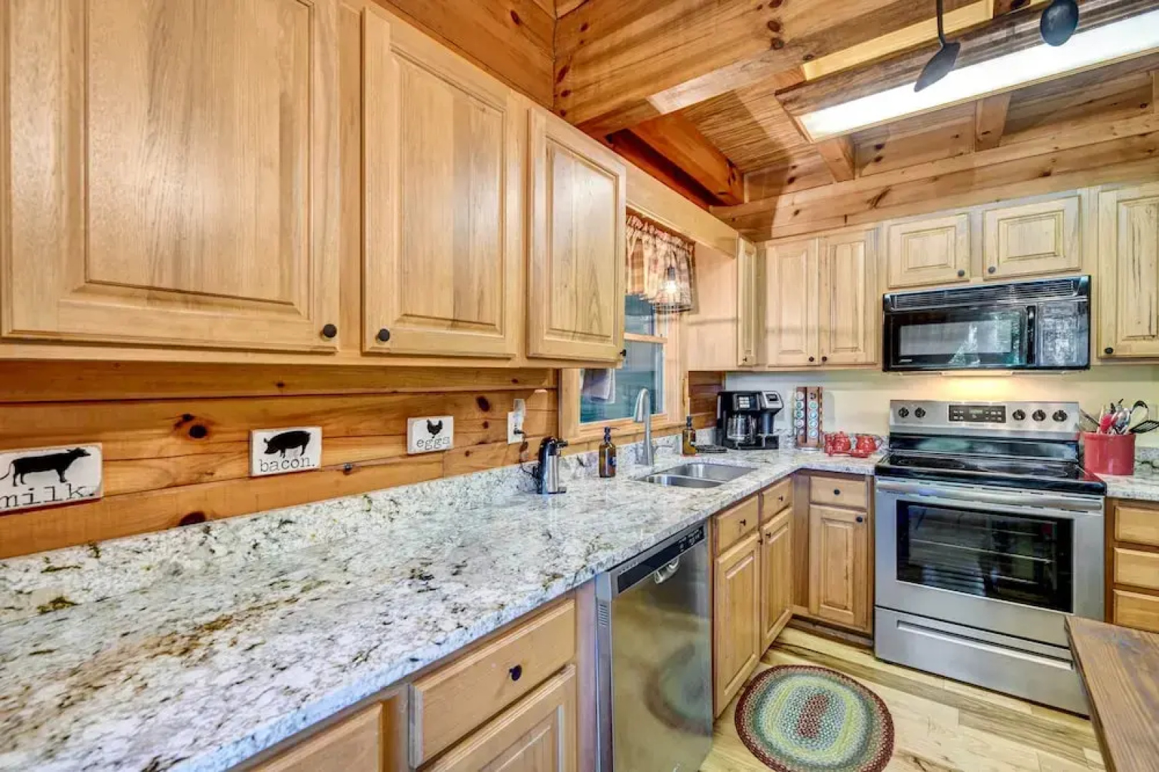 Waynesville Cabin w/ Covered Deck & Fire Pit!