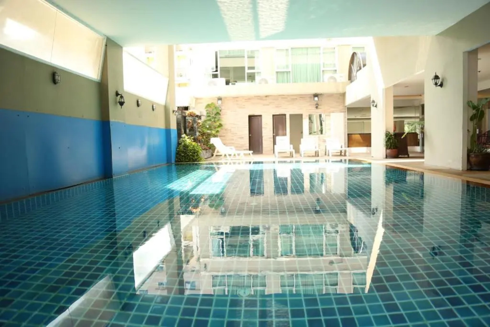 Boss Suites Nana Hotel