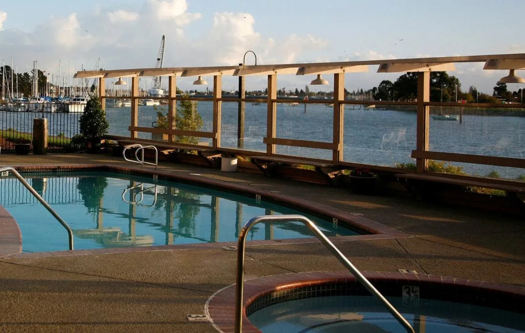 Executive Inn & Suites Embarcadero Cove