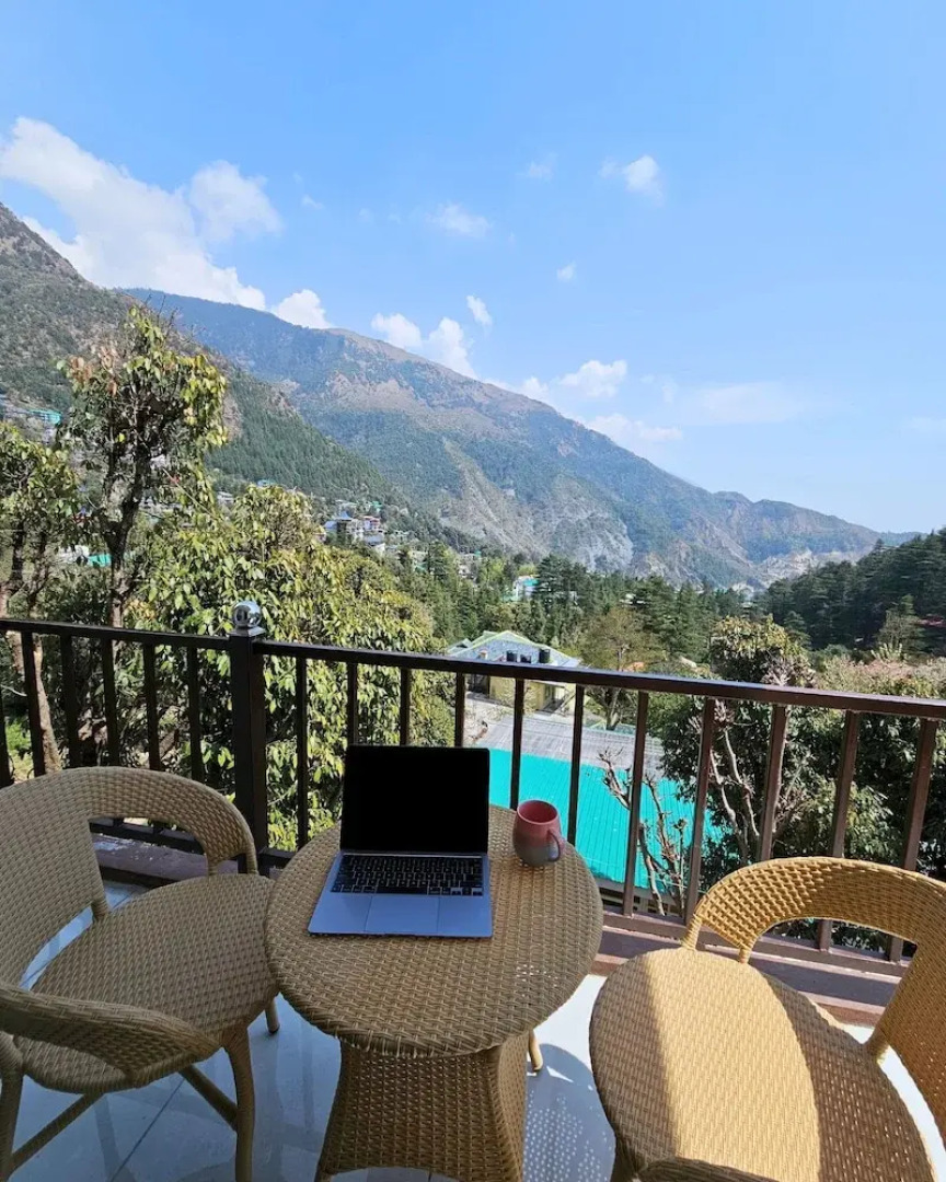 Hotel Luxeevista By Navodayans