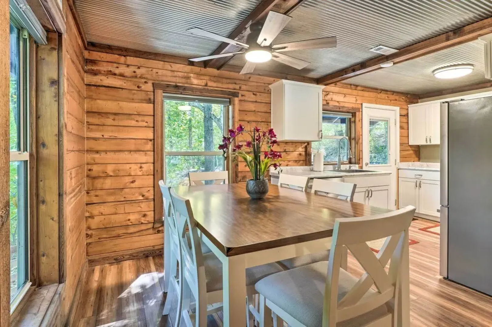 Secluded Table Rock Lake/branson Cabin w/ Hot Tub!