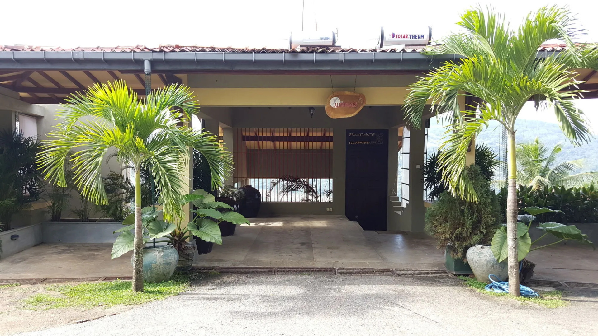 The Albatross, Kandy