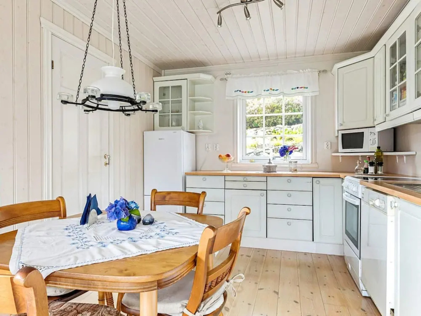 10 Person Holiday Home in Kalvag-by Traum