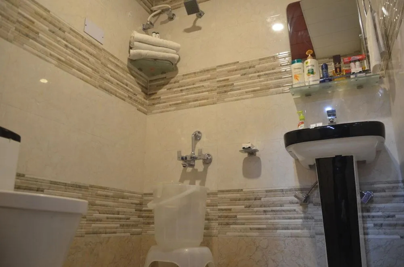 City Plaza Guest House and Restaurant