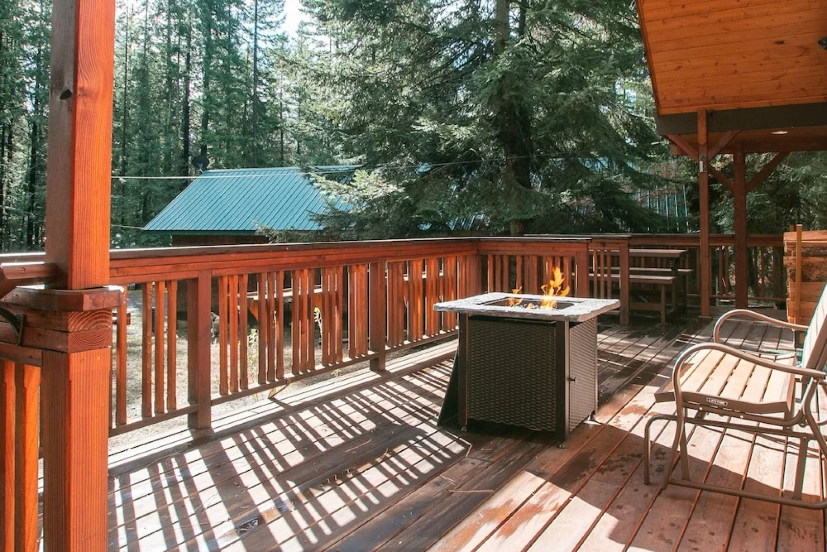 Tivoli Chalet Apartment 3 NW Comfy Cabins