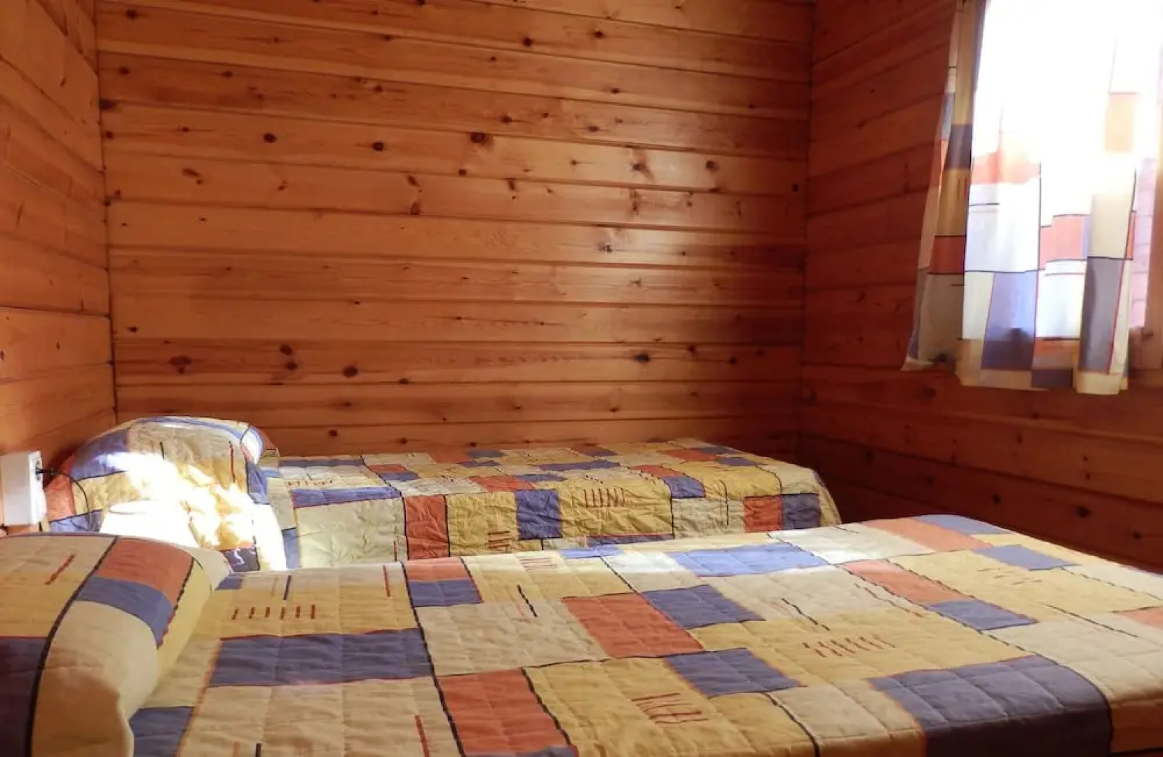 Attractive bungalow with a covered terrace, 1 km. from beach