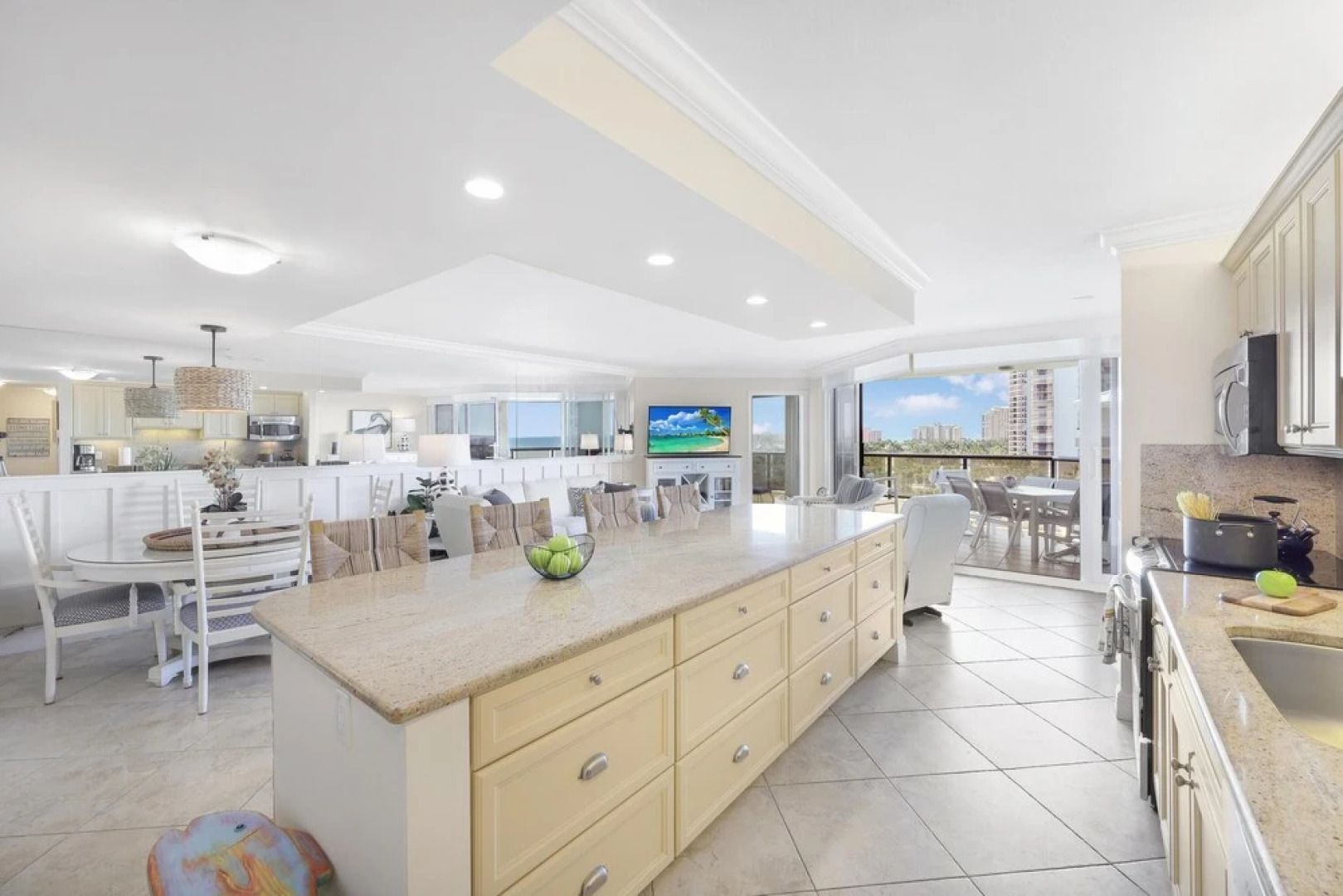 Cozy Beachfront Getaway With Pool and spa