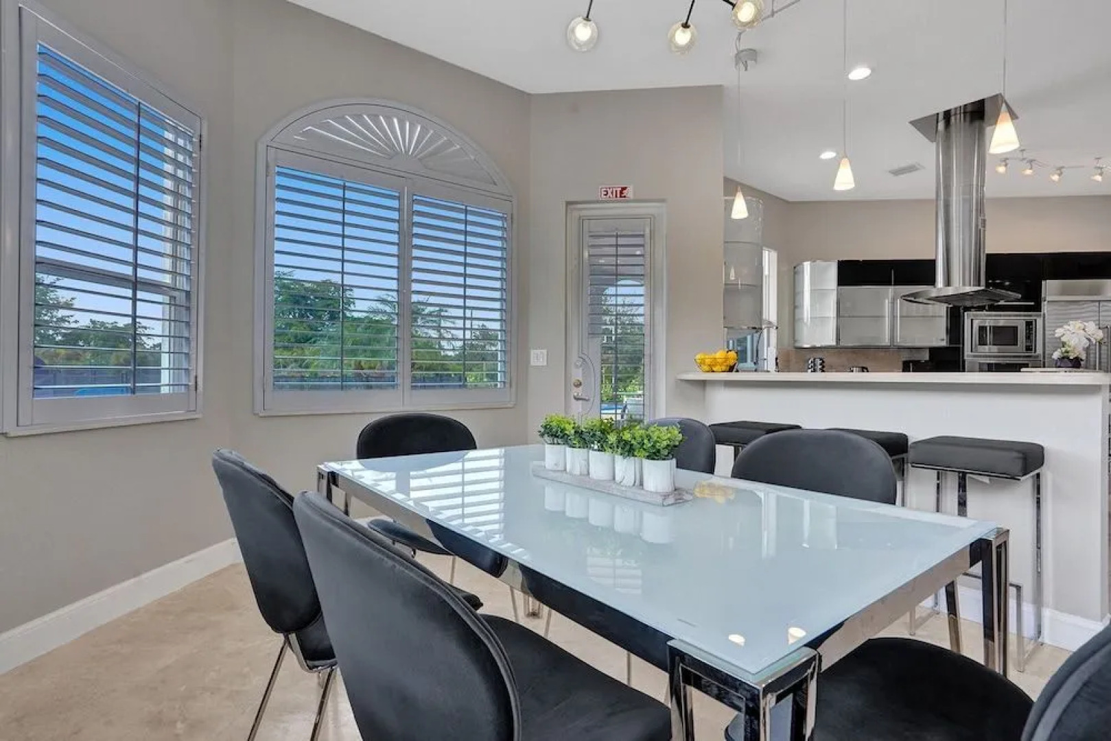 Lavish 8 Br Estate with Pool & Courts