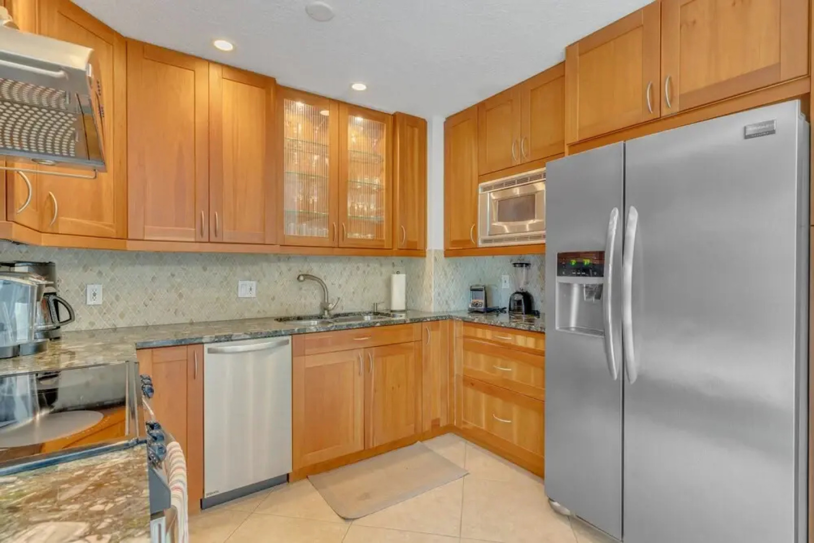 Shangri-la 3 Bedroom Home by RedAwning