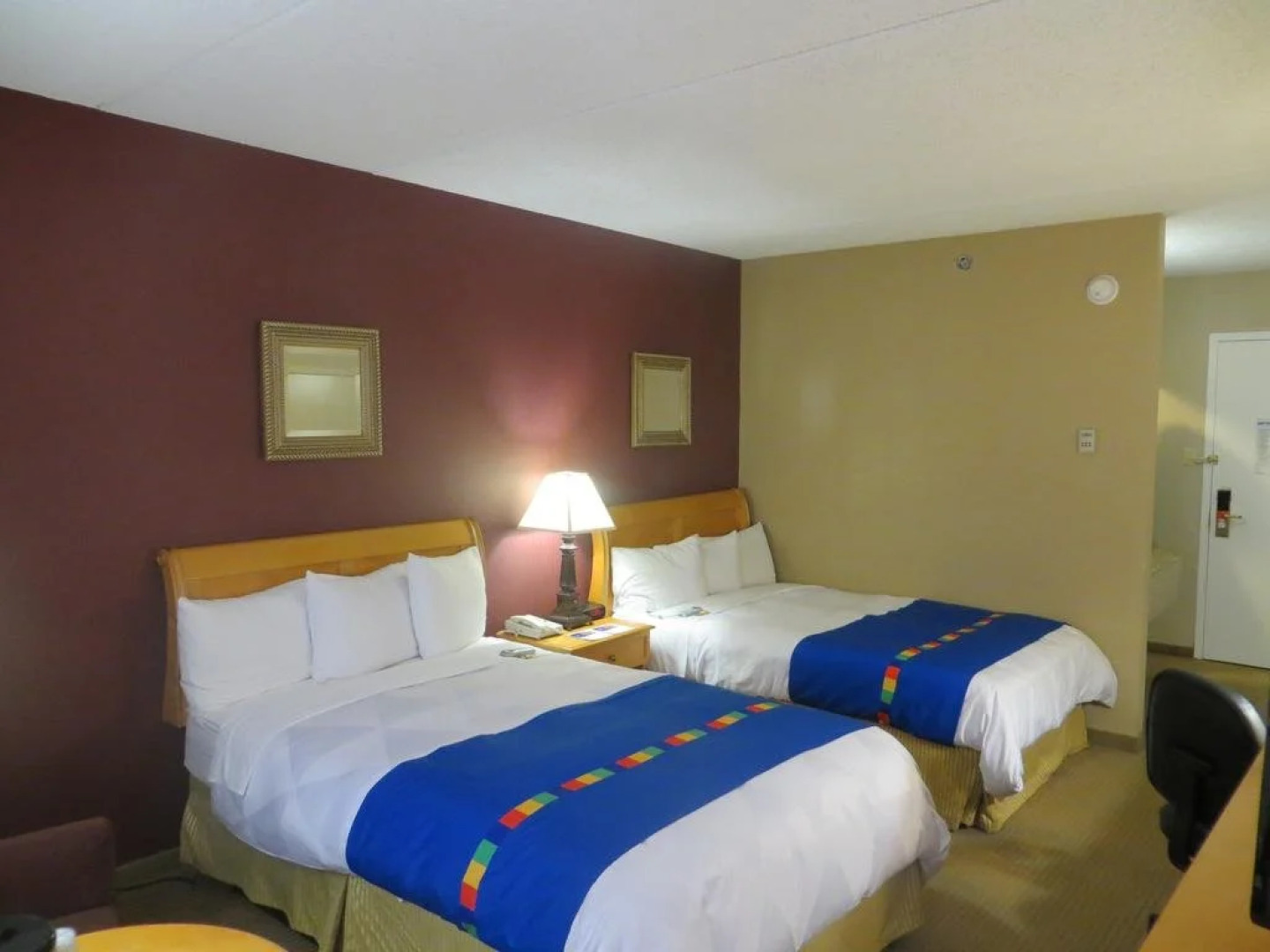 Love Field Hotel and Suites