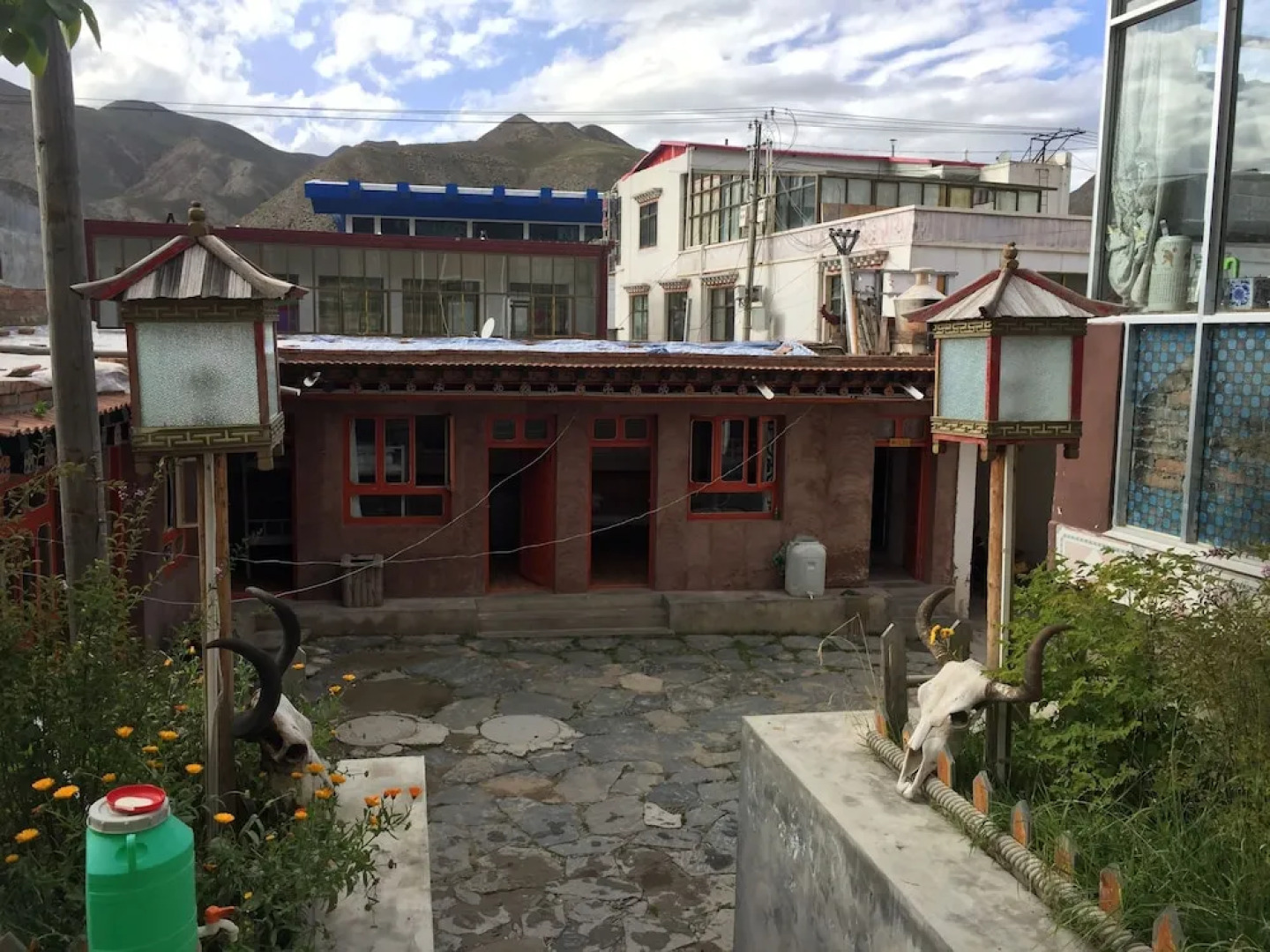 Yangkor Tibetan Homestay - Hostel