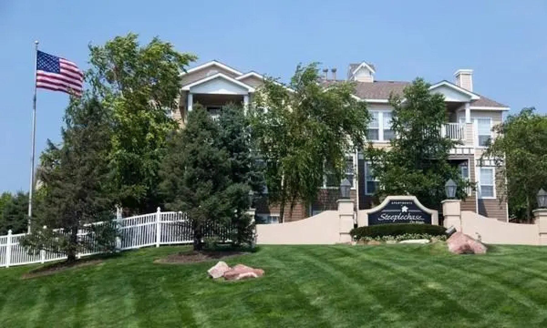 Steeplechase on Maple by ExecuStay (EXEC-MW.STEEPLE-1BR)