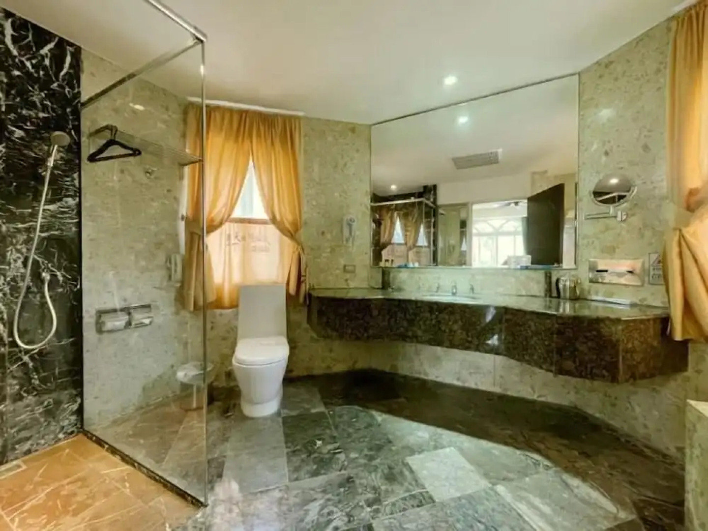 Swan Lake Villa Resort