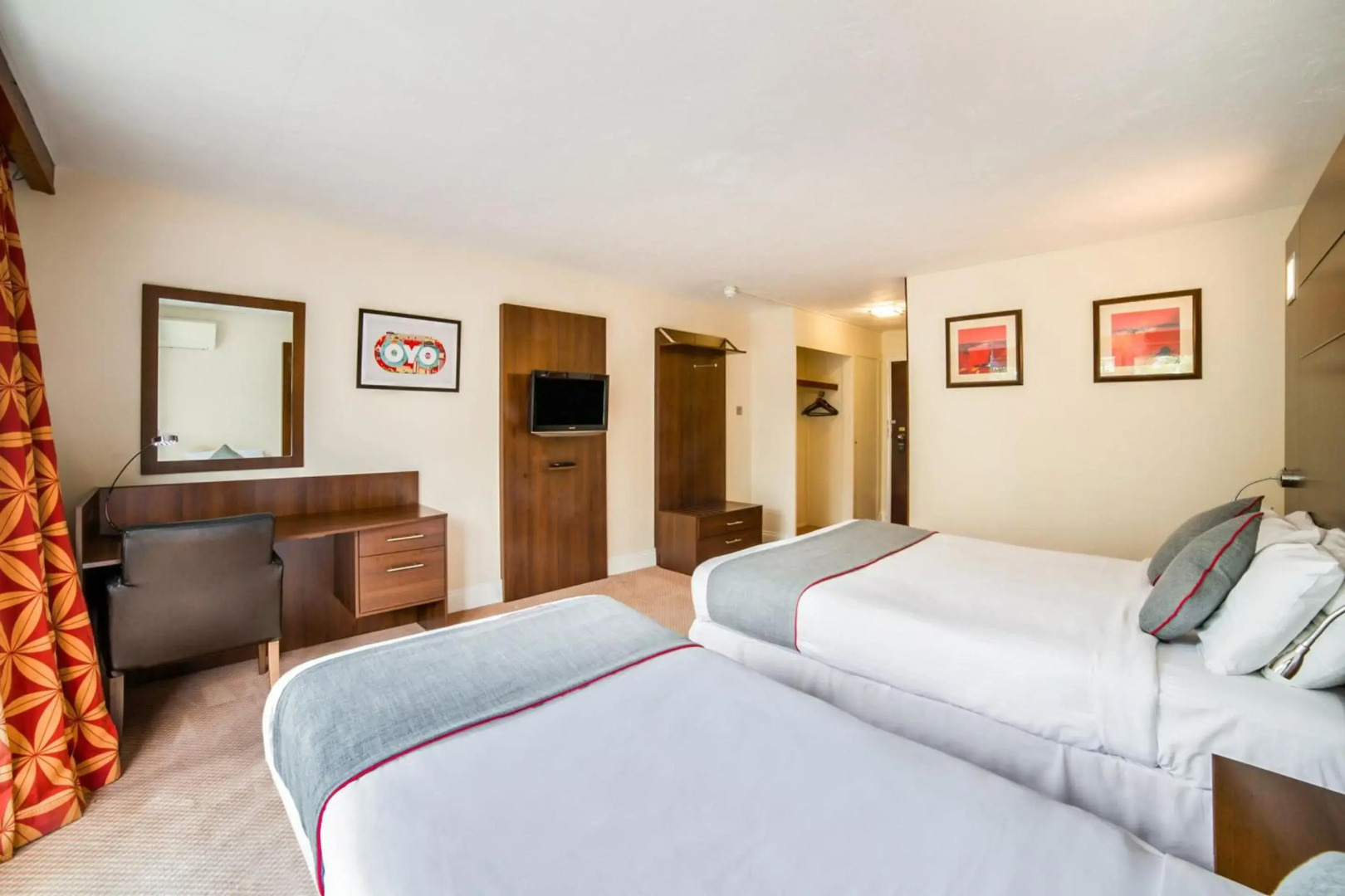 OYO The Bridge House Hotel