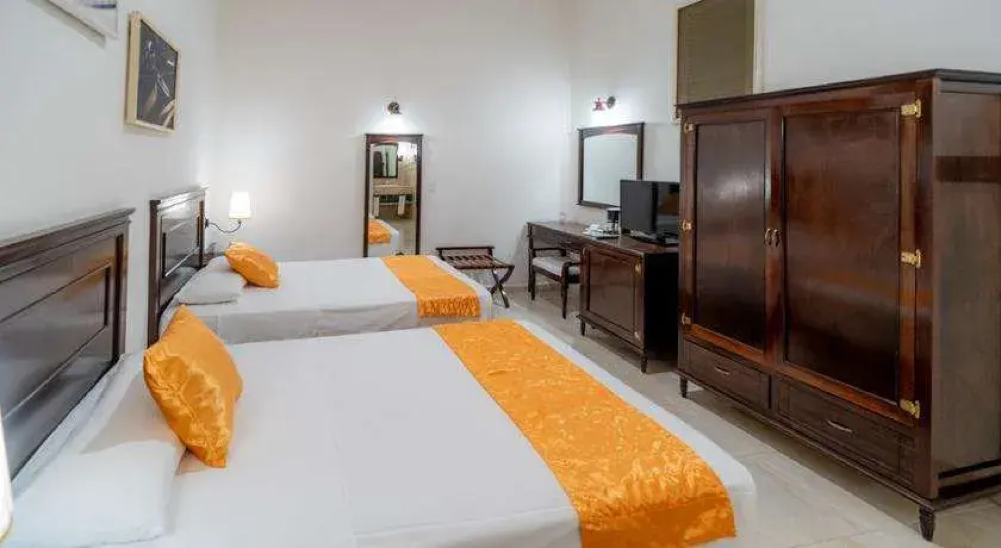 Esmeralda by Mystique