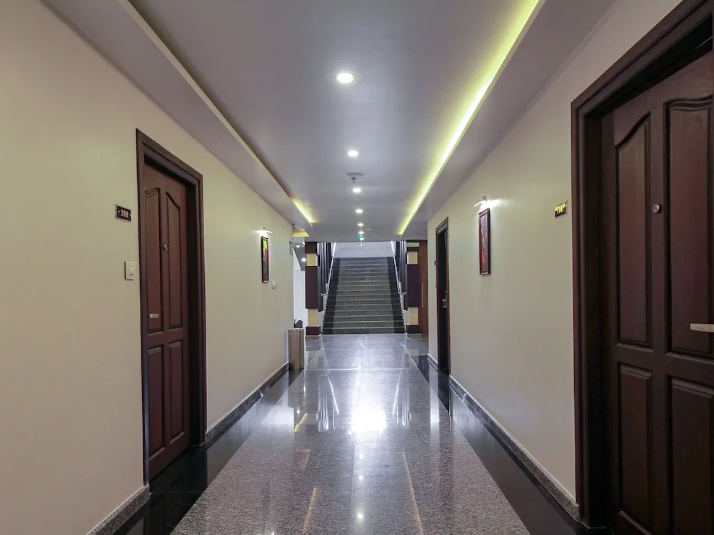 Capital O 29700 Le Moshe Inn