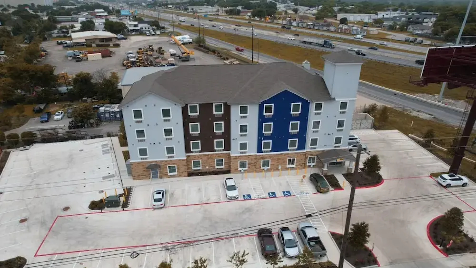 Texas Bungalows Hotel & Hotel Que at  i35 Austin Pflugerville