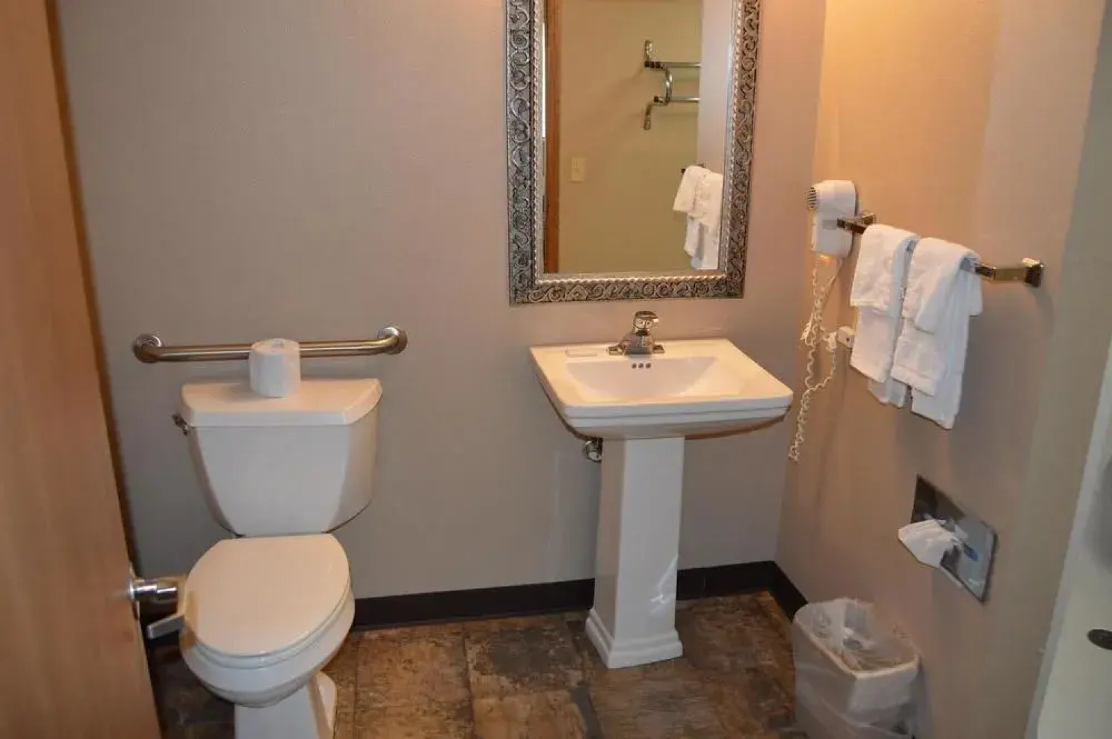 American Eagle Inn & Suites