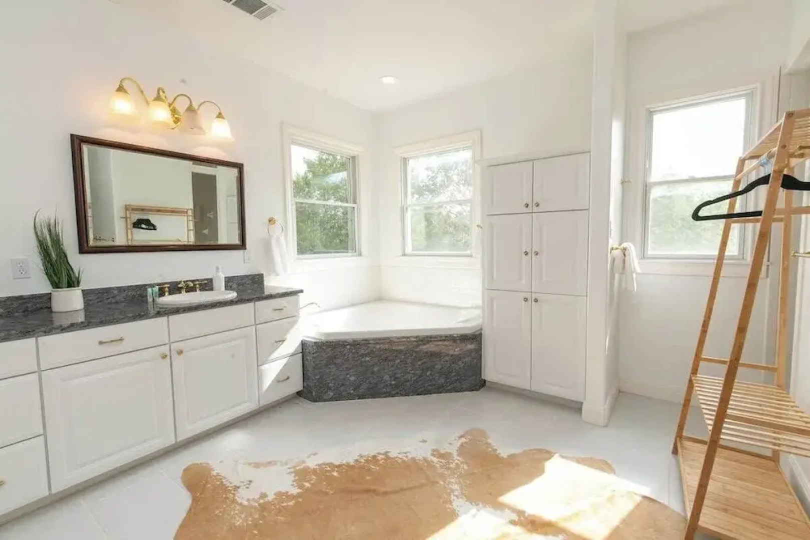 Spicewood Lodge W/pool, Hottub