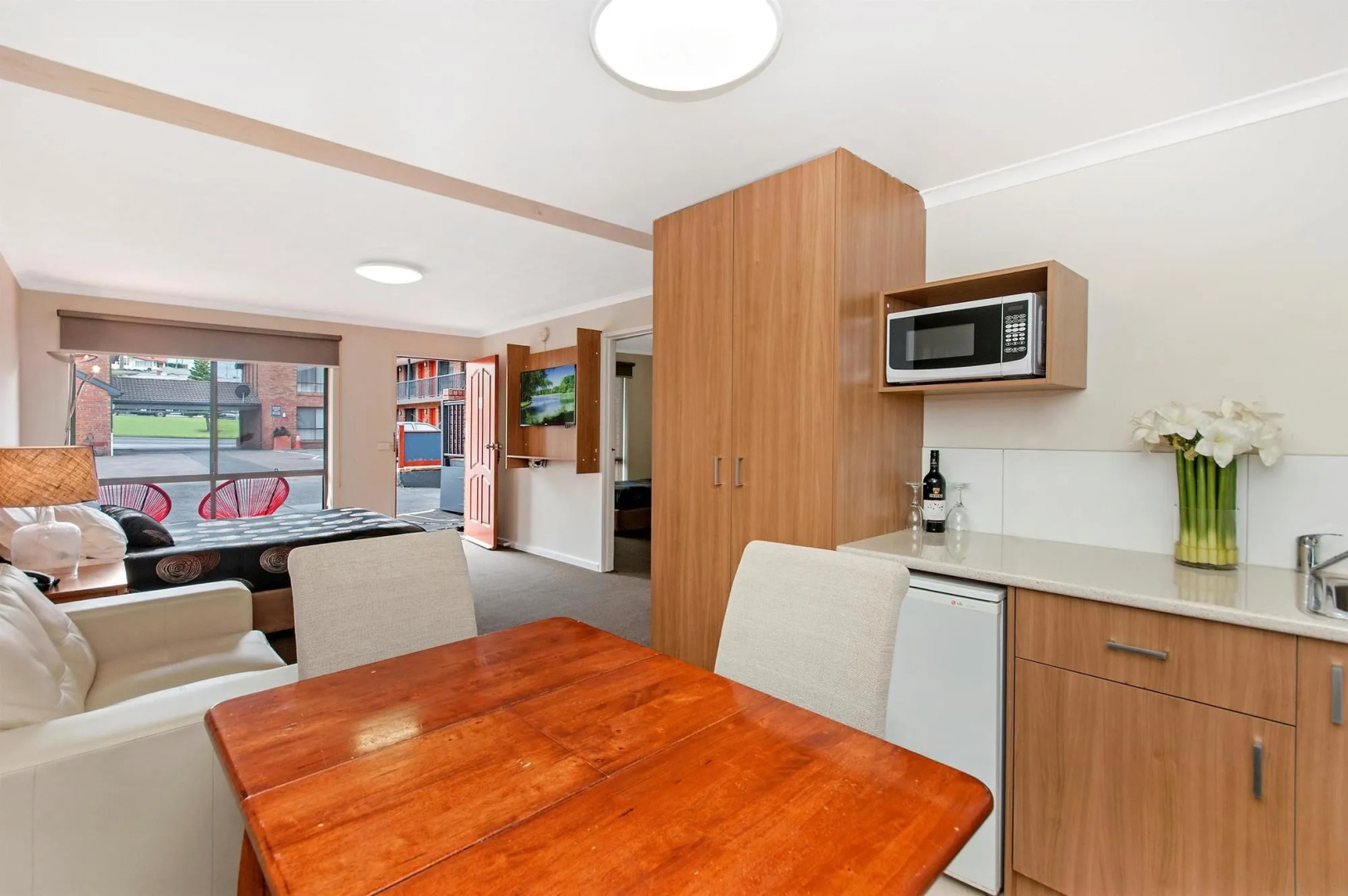 Waves Motel and Apartments