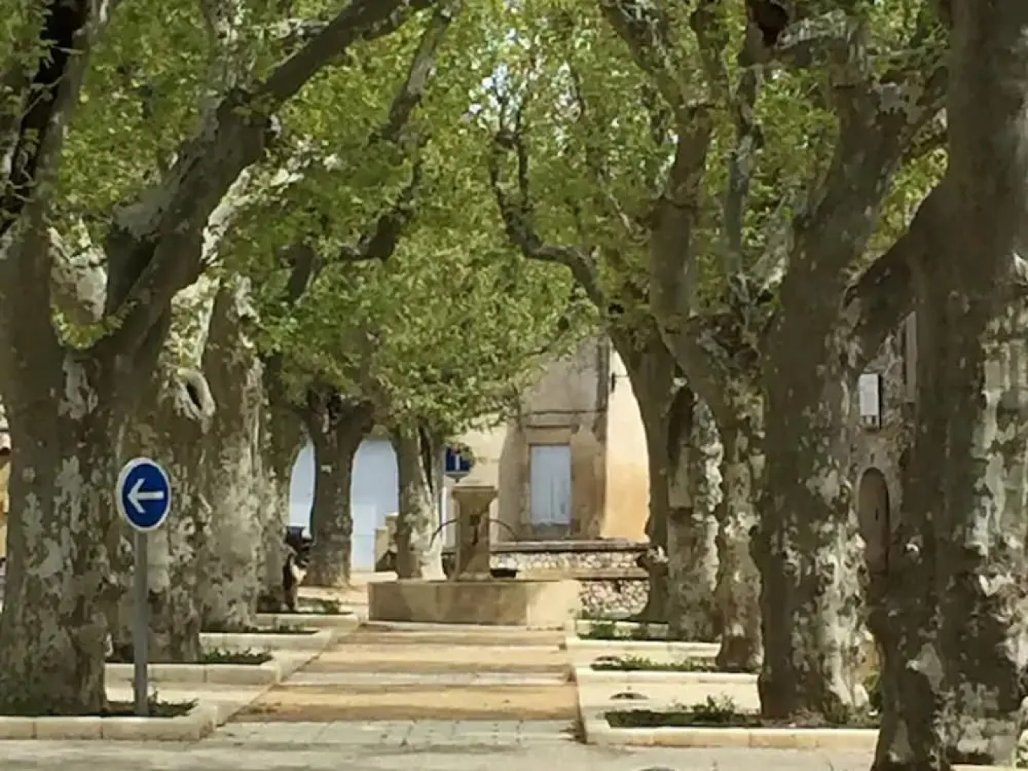 Serene Holiday Home in Domazan With Private Swimming Pool