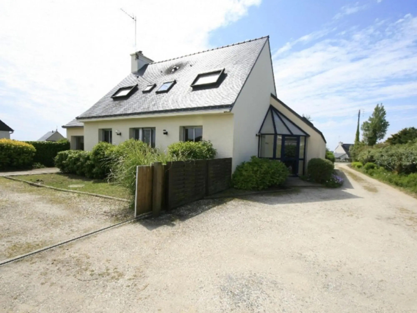 Attractive holiday home in Moëlan-sur-Mer with garden