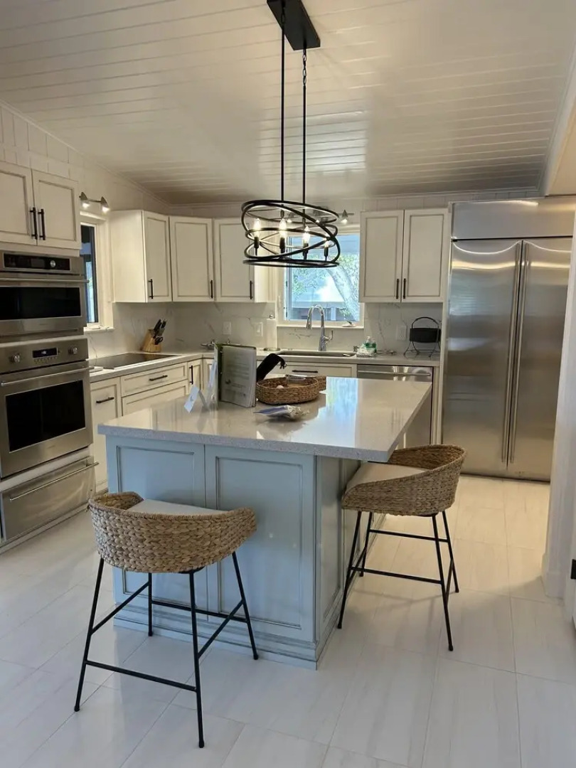 Beautiful Updated Stilted Home Makes For A Super Getaway. 3 Bedroom Home by RedAwning