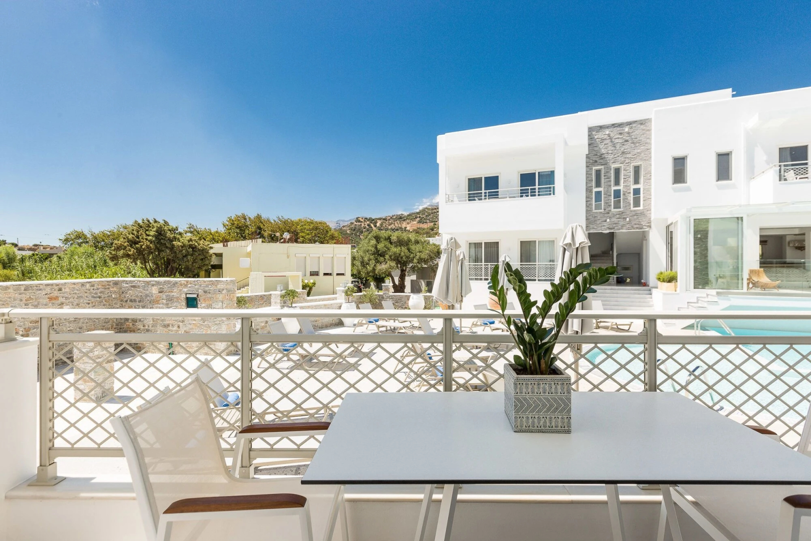 Cyano Hotel