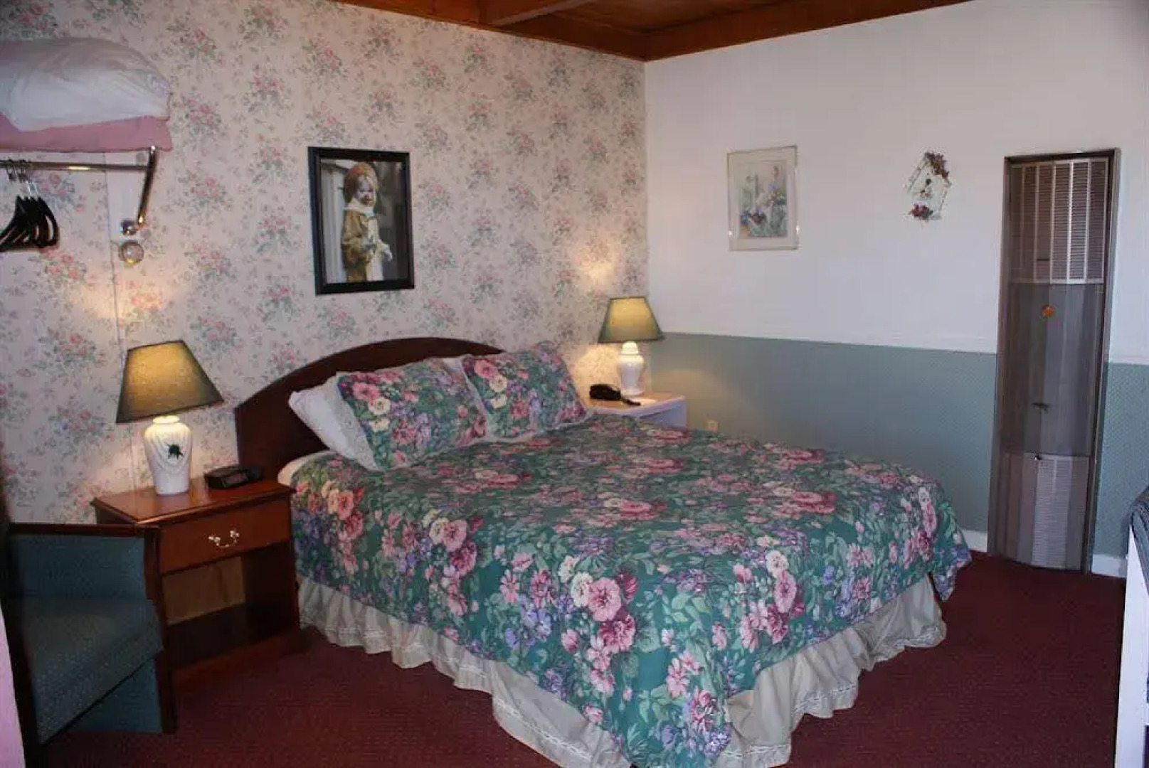 Kootenay Country Inn