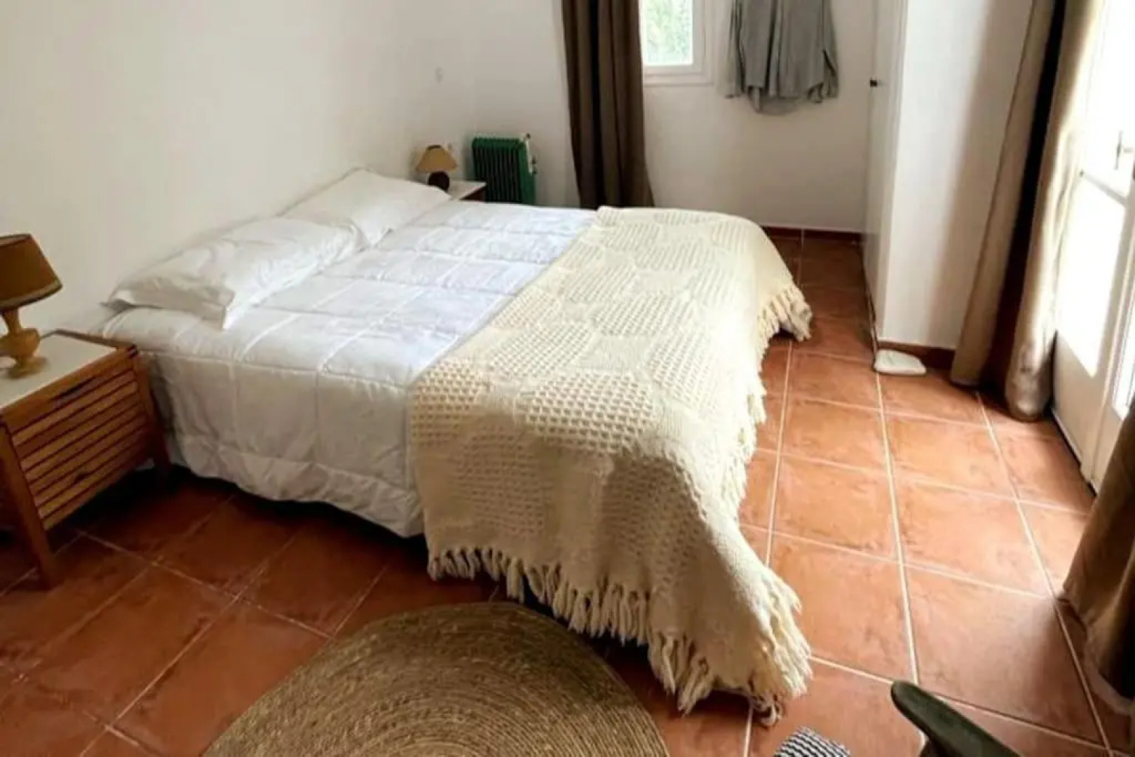 Red Rocks 900m from Parikia Center