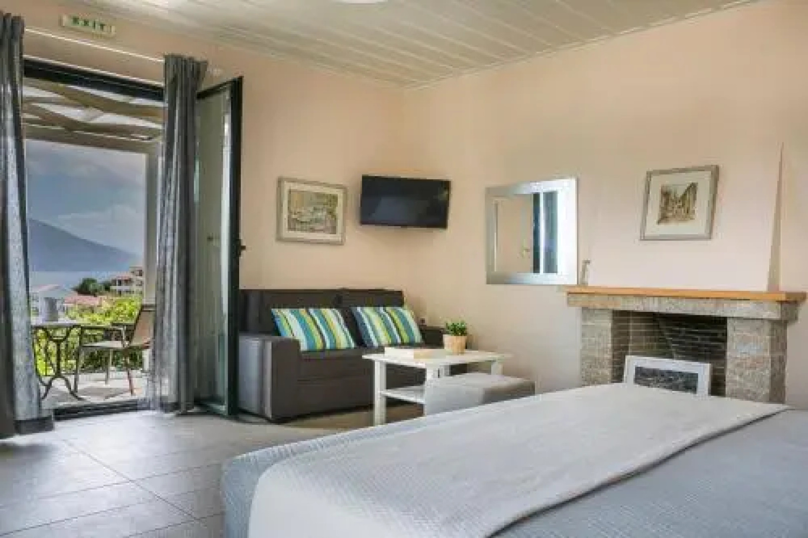 Martini Waterfront Suites