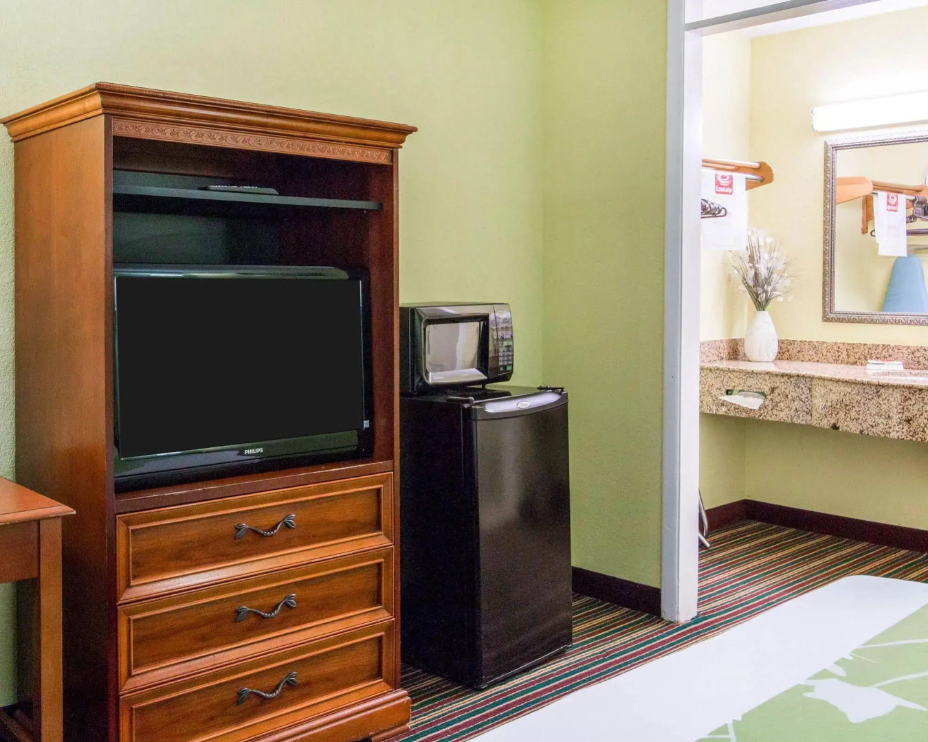 Econo Lodge Savannah Gateway I-95