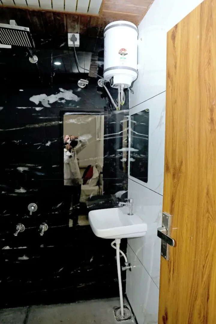 Radhe Krishna Hotel and Restaurant